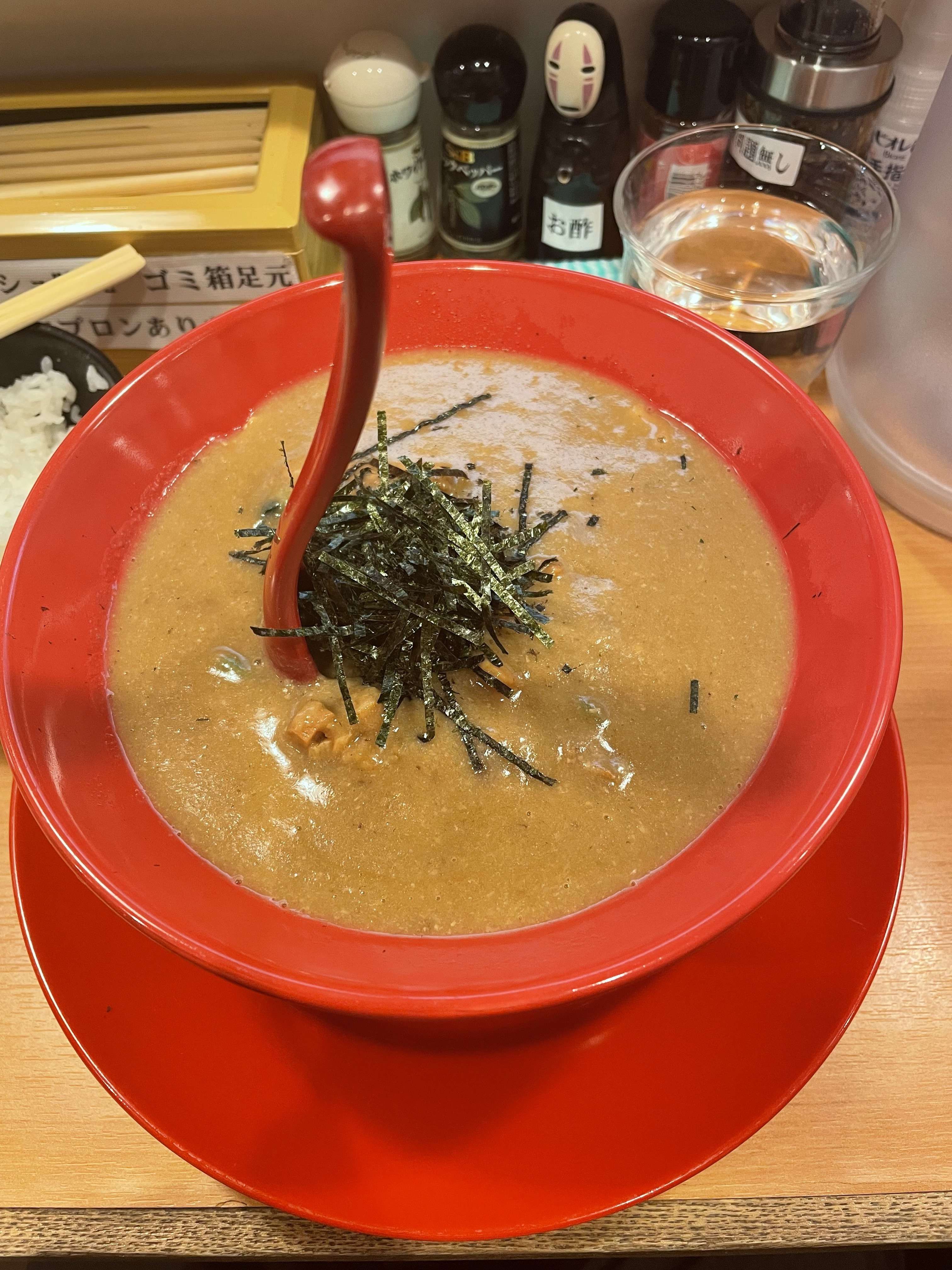 レンゲ が 立つ ラーメン