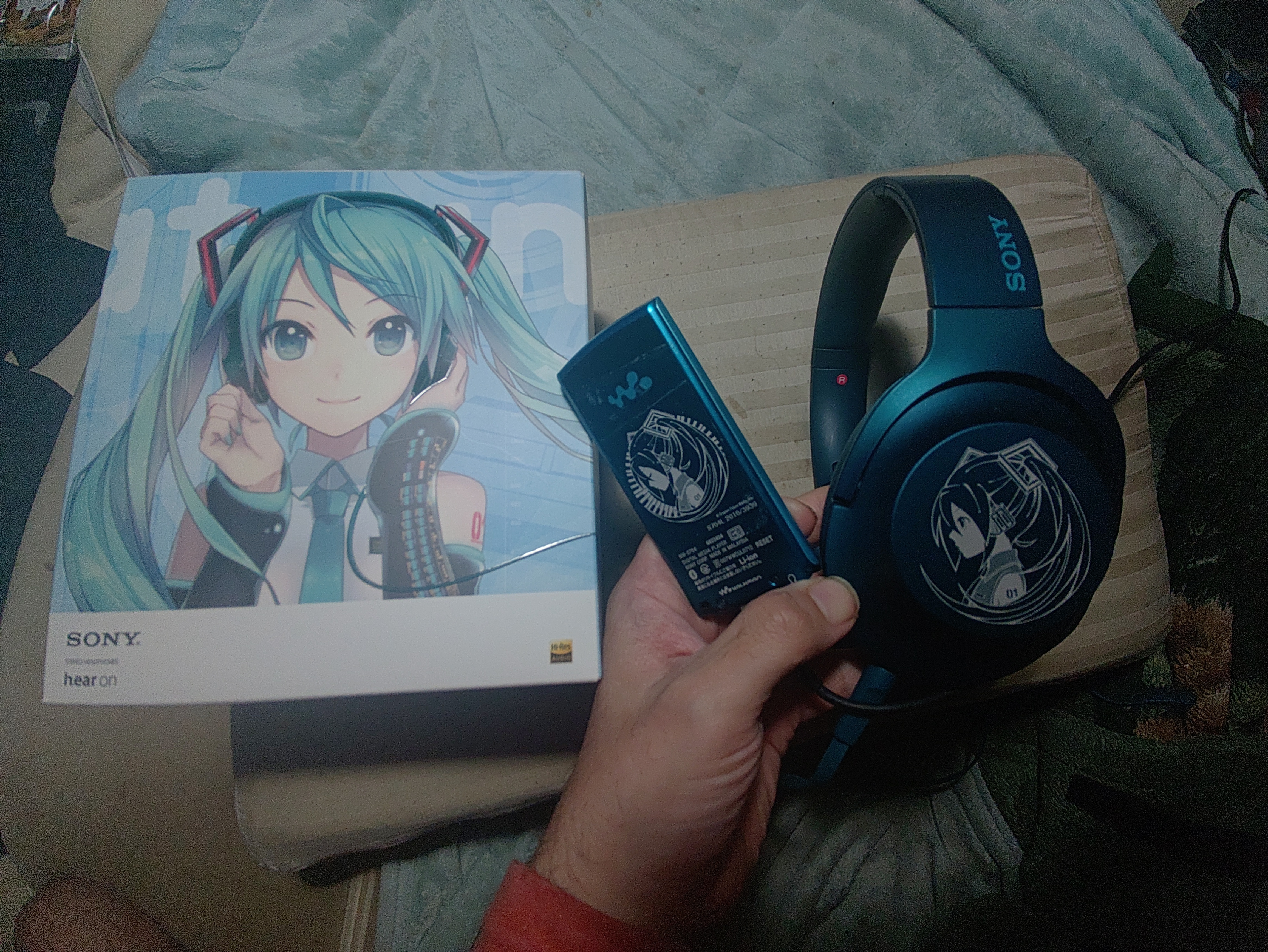 初音ミク限定版のヘッドホンとウォークマン、買 | TORQUE STYLE