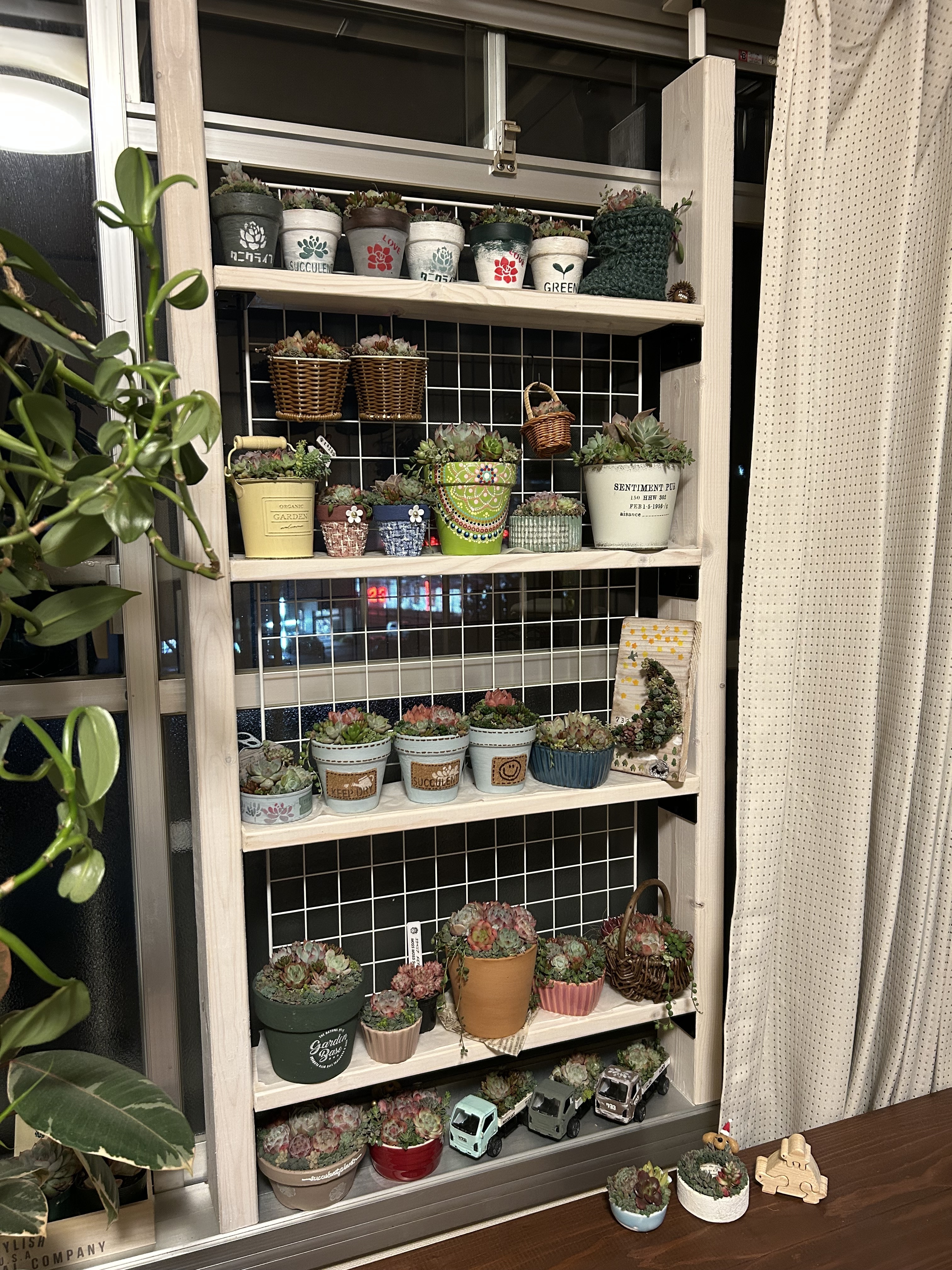 diyで作った窓際多肉棚に多肉寄せ植え💕 | CAINZ DIY Square
