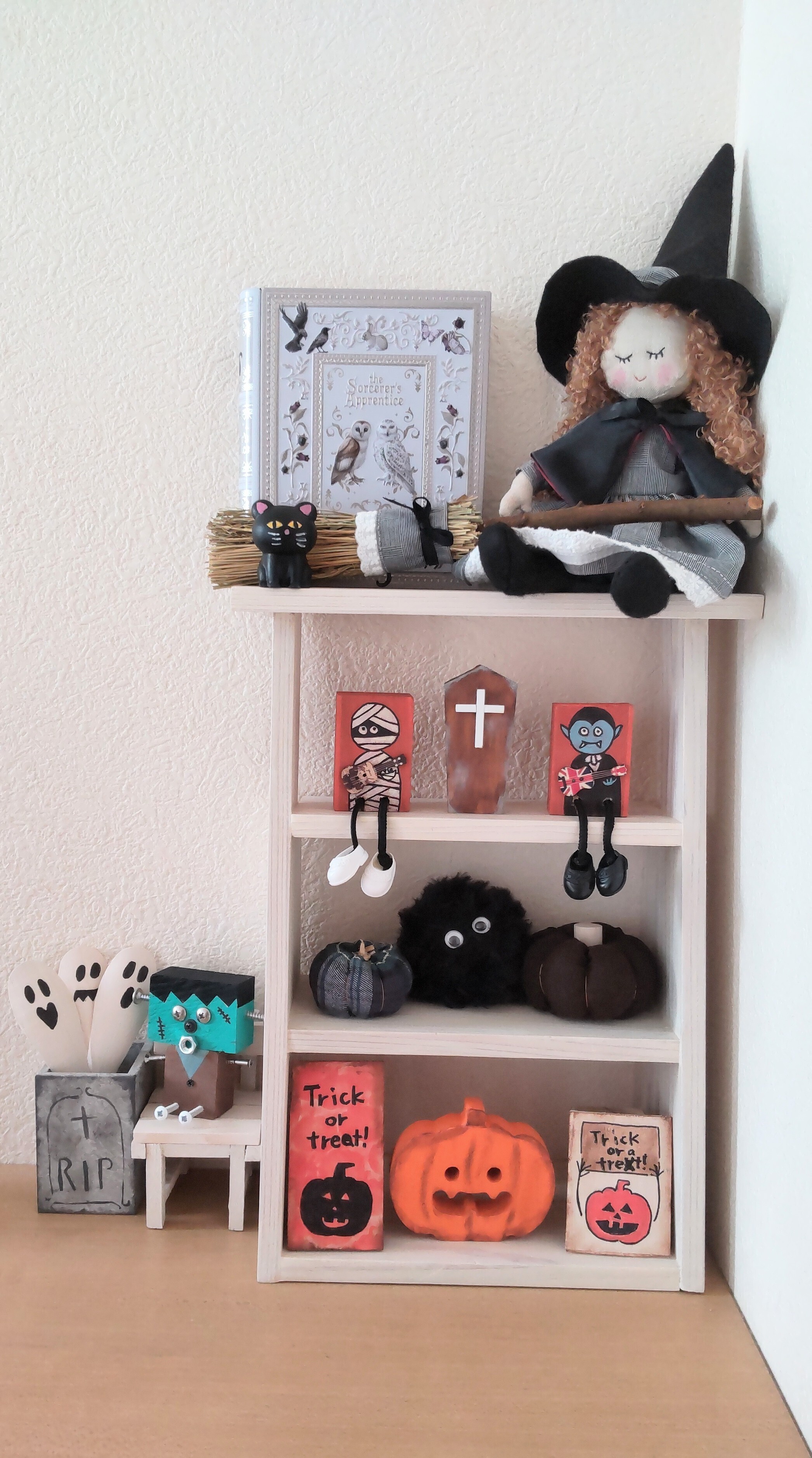 ミニ足場風3段ラックにハロウィンの飾りです | CAINZ DIY Square