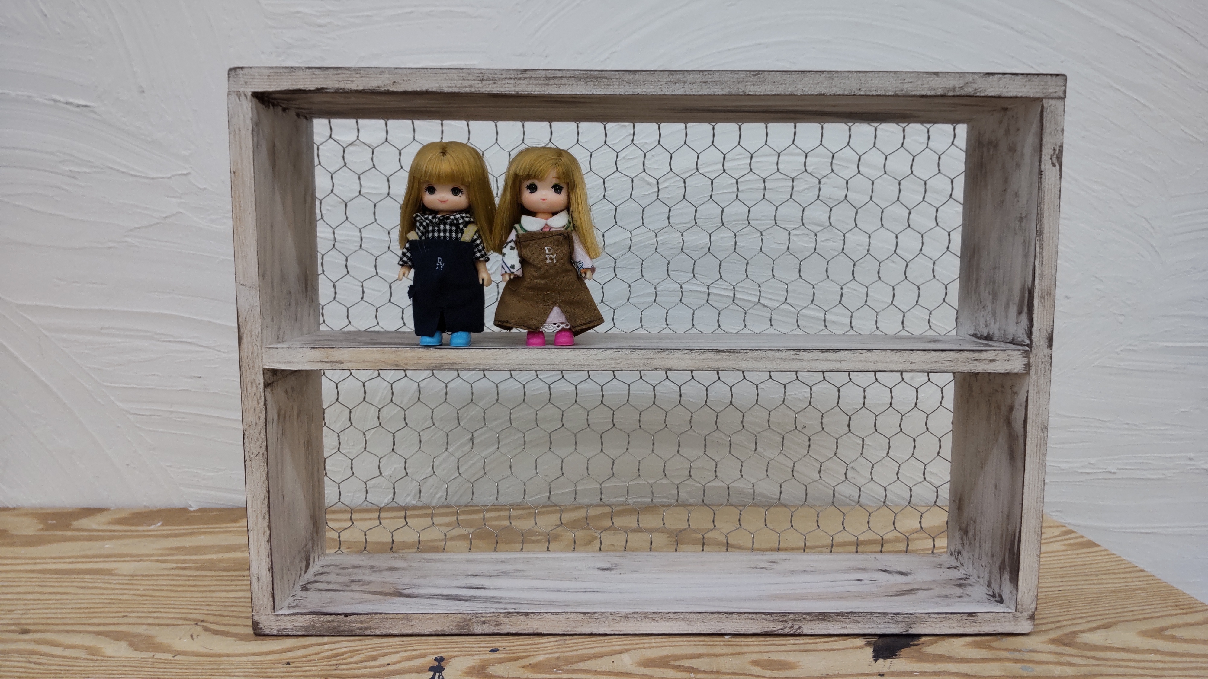 チキンネットでアンティーク風ディスプレイ棚 | CAINZ DIY Square