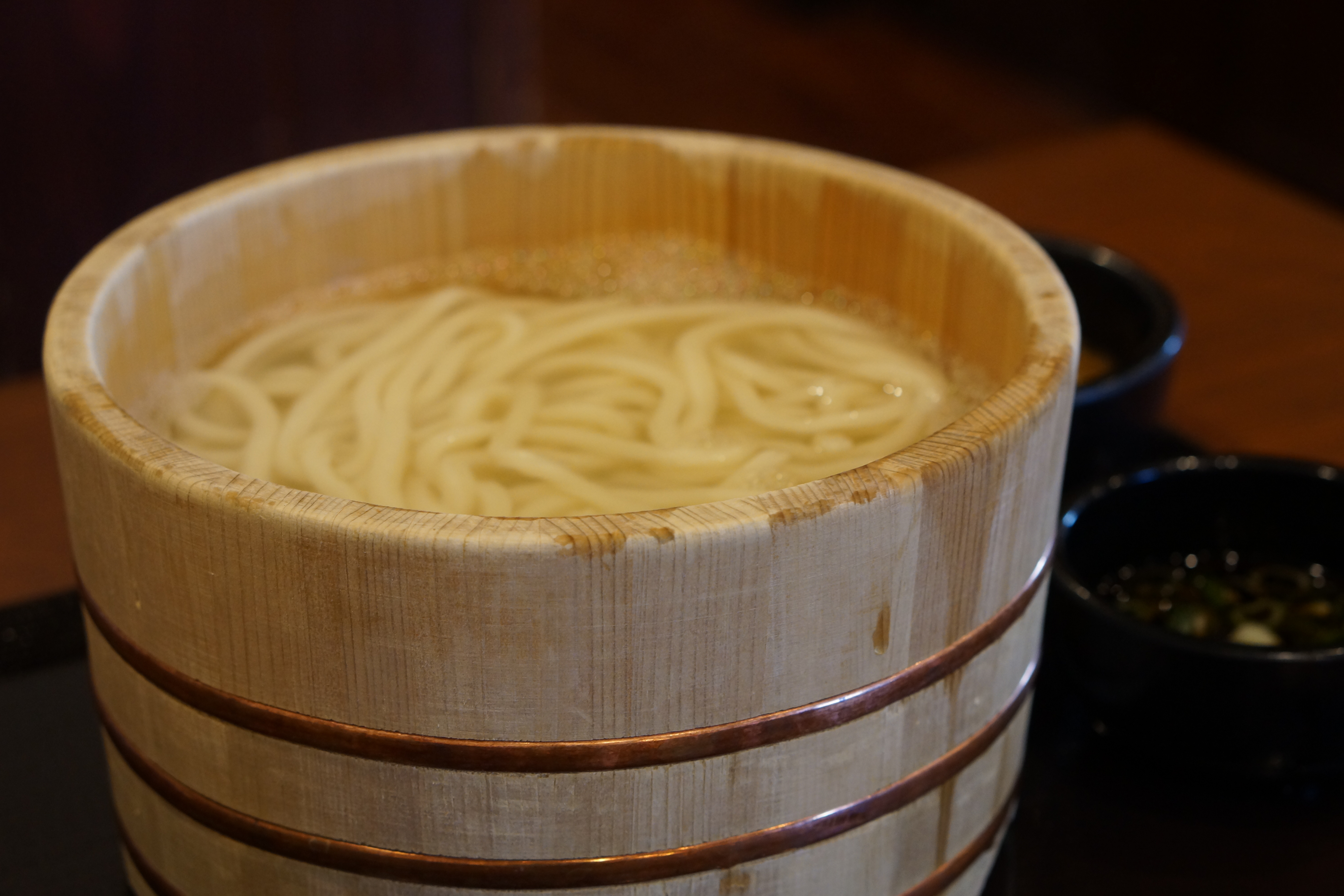 丸亀製麺・釜揚げうどん桶　サイン入り 釜揚げうどん｜うどん｜ここのうどんは、生きている。丸亀製麺