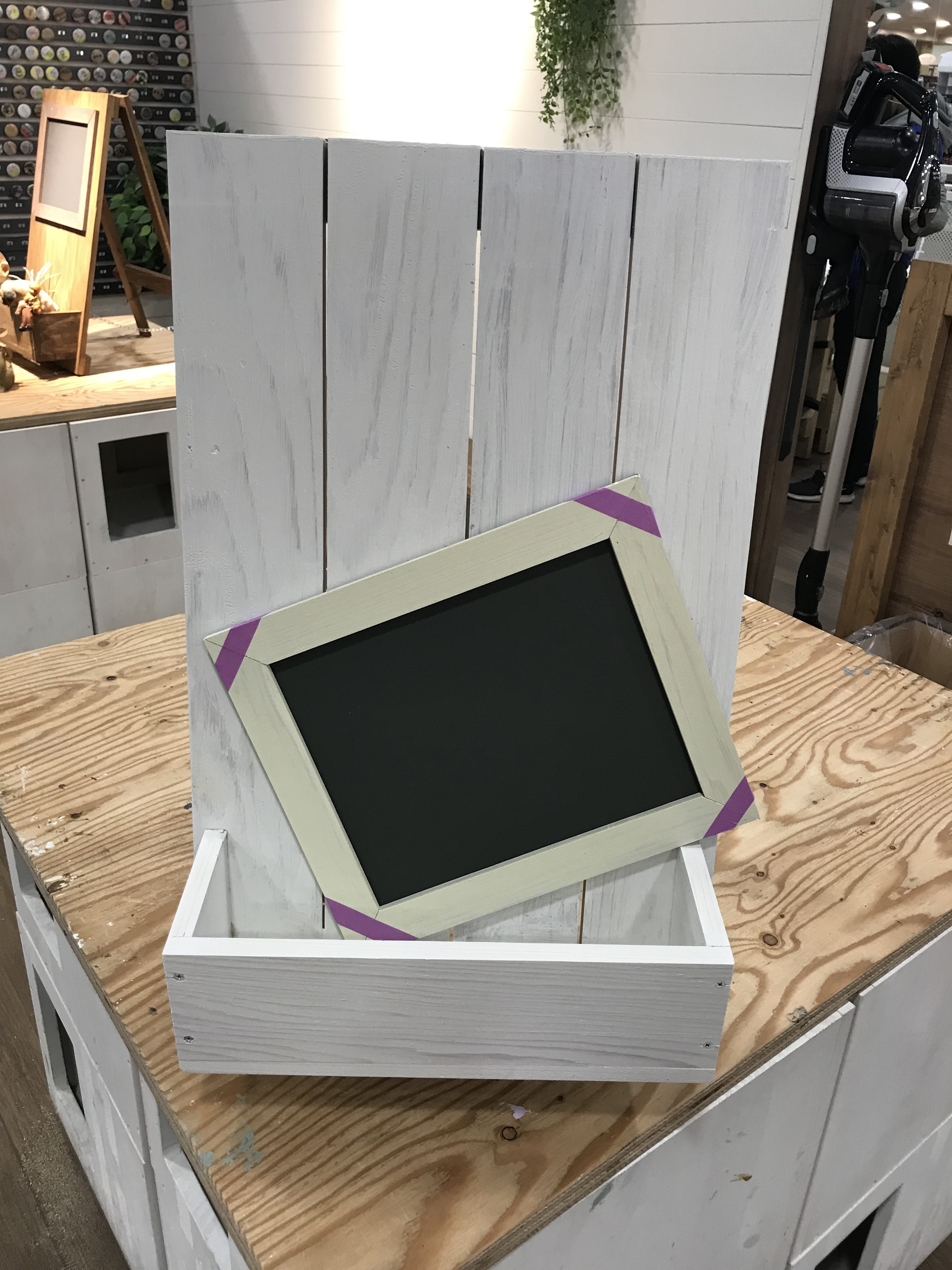 作家さんの、手作りスタンド 作家さんの、手作りスタンド Easily transform your hanger into a