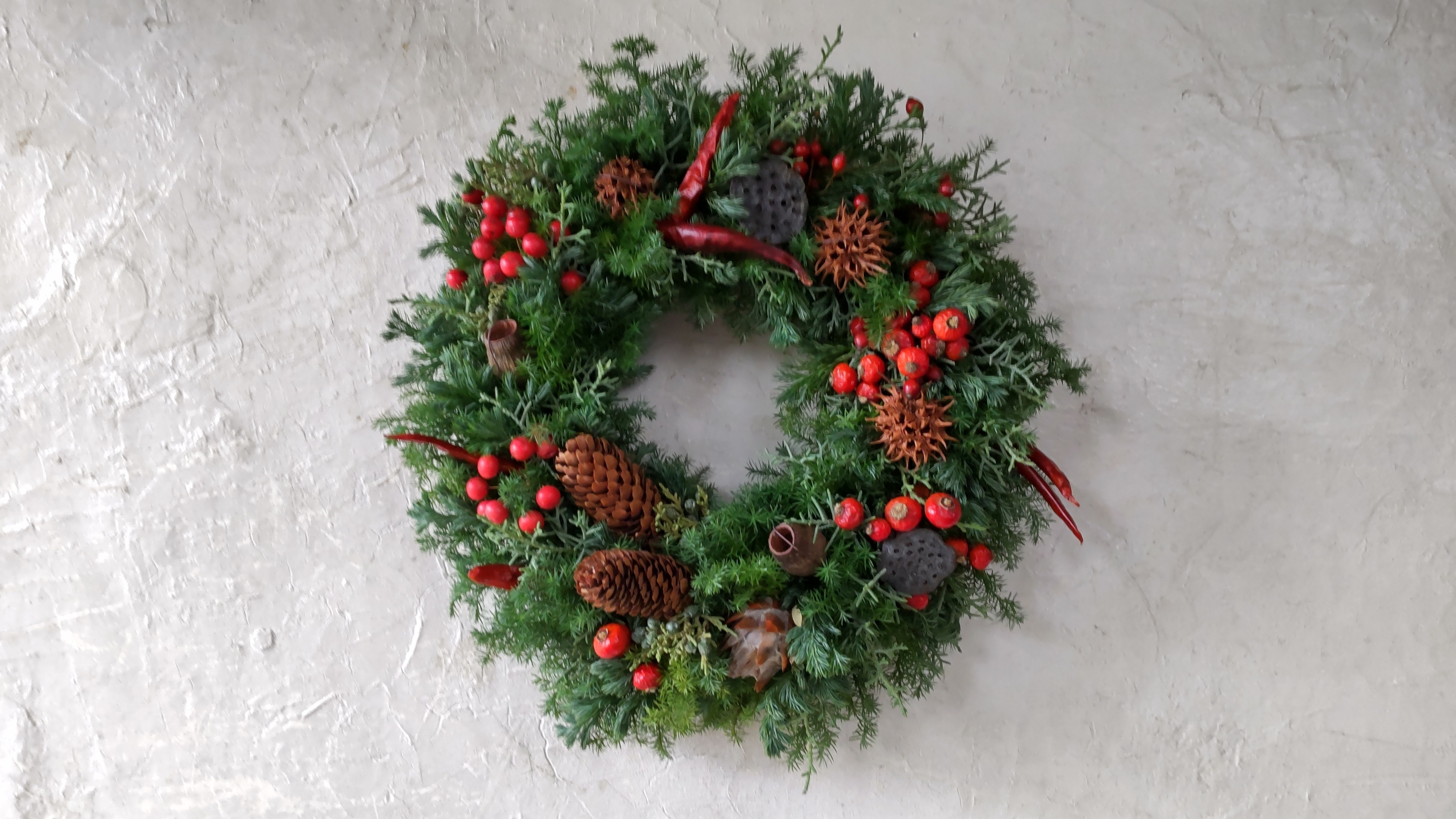 クリスマスリース 2点　KO りんご・松ぼっくり・レッド・赤・ゴールド・金・リース (47R27