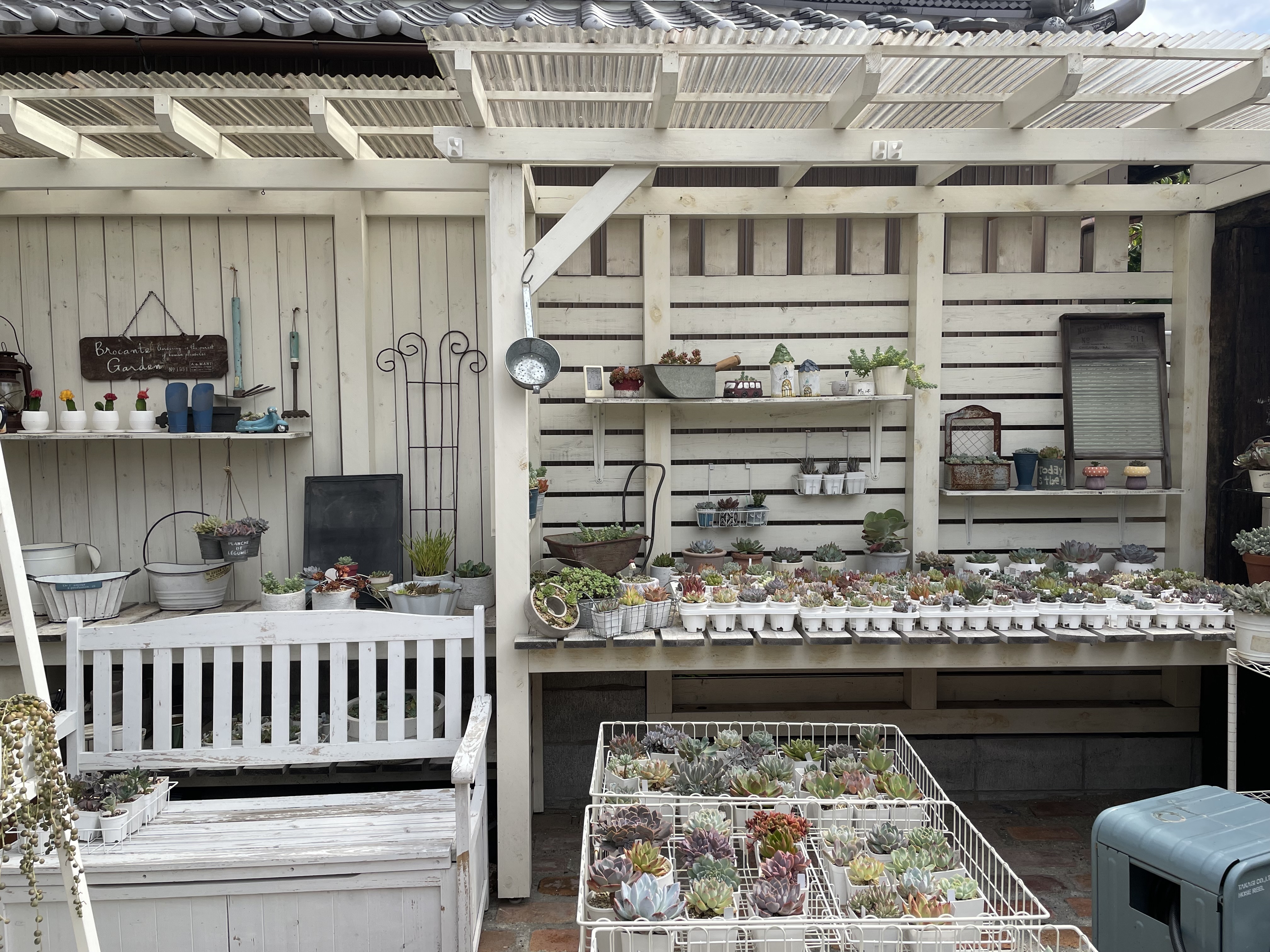 No236 　ルーナ　三角お屋根4段多肉植物棚ワイド　White No236 ルーナ 三角お屋根4段多肉植物棚ワイド White No236