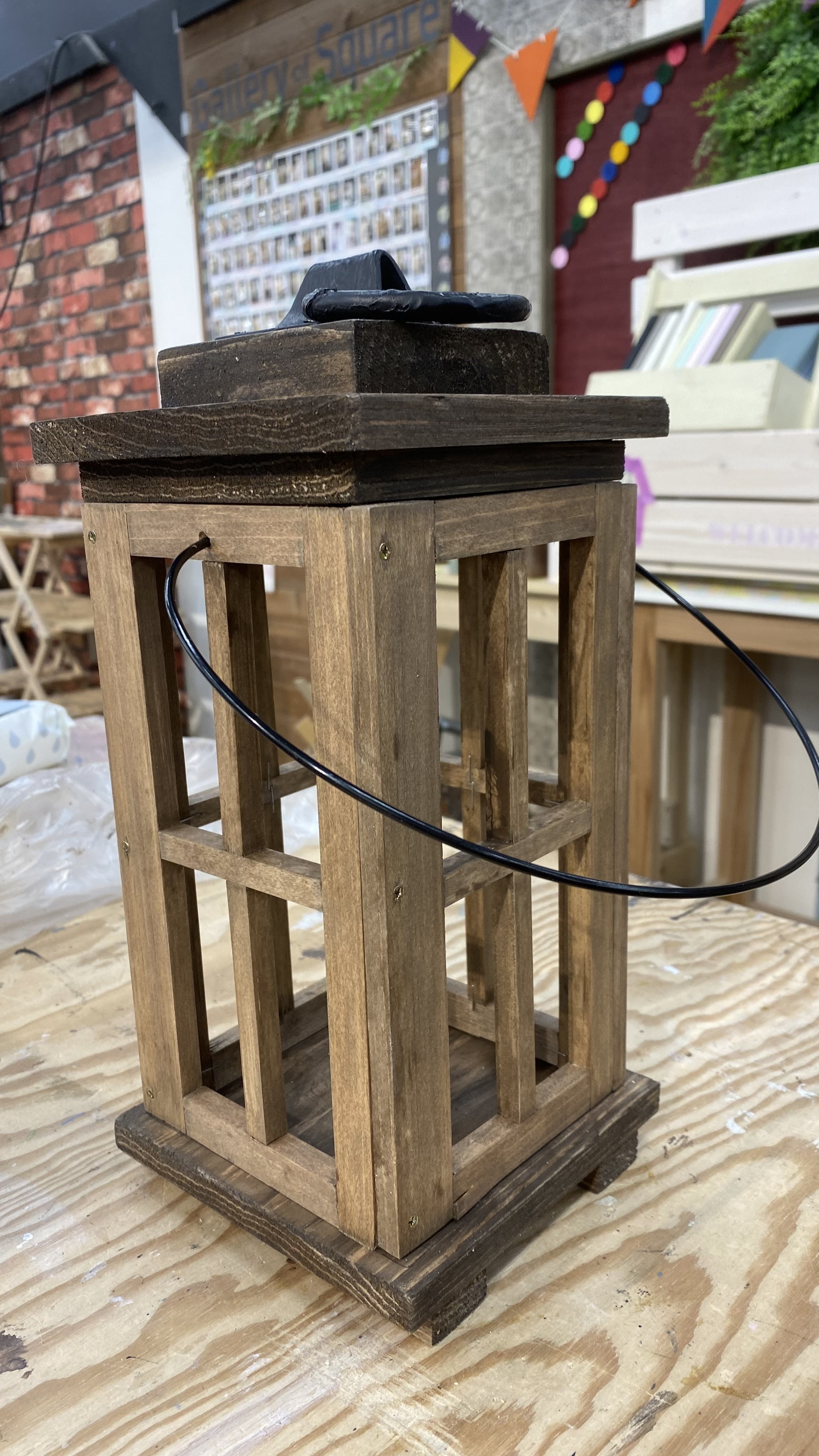 アンティーク調に仕上げるランタン風木製ケース | CAINZ DIY Square