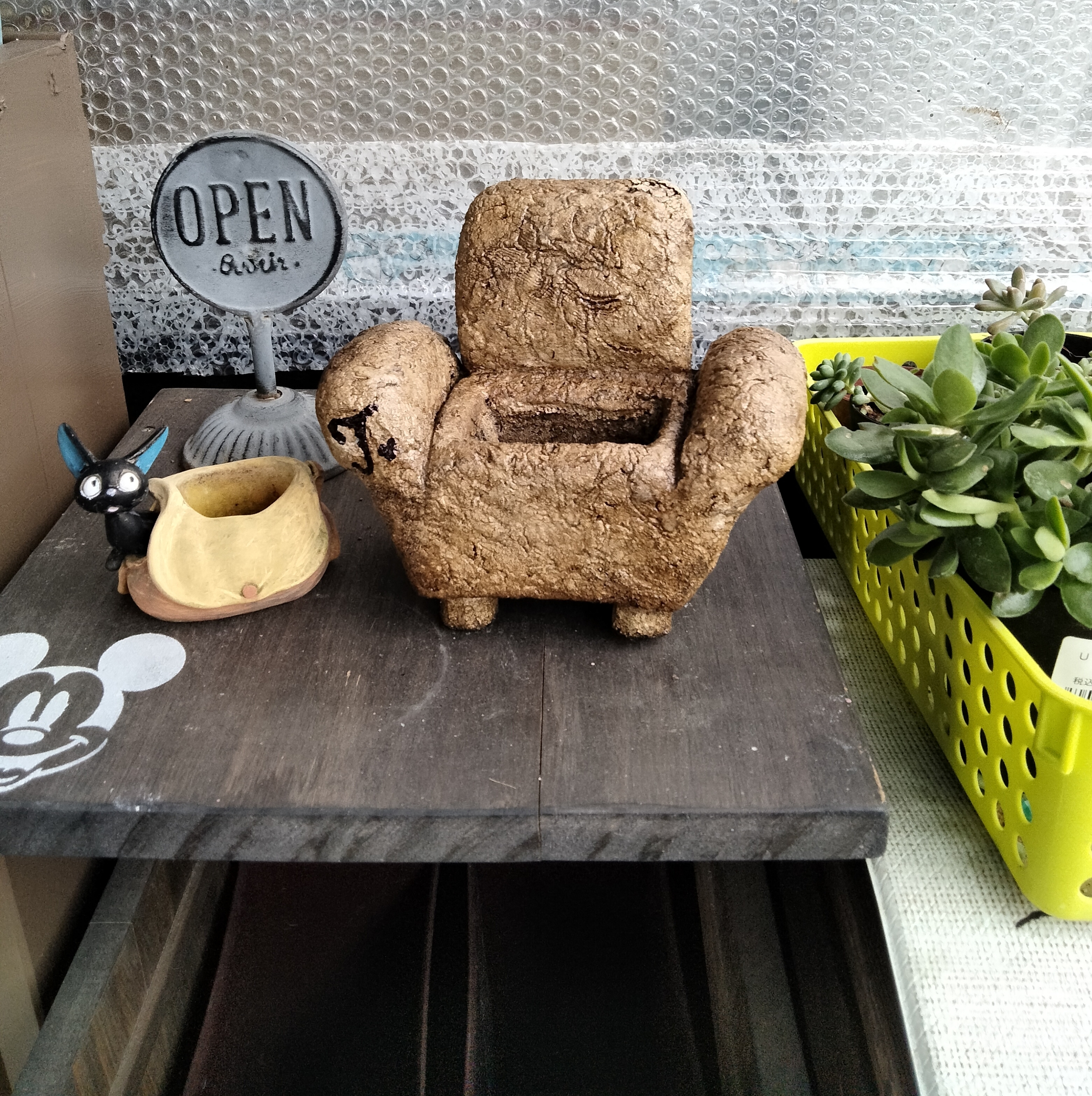 可愛いオコジョて栗のロースツール