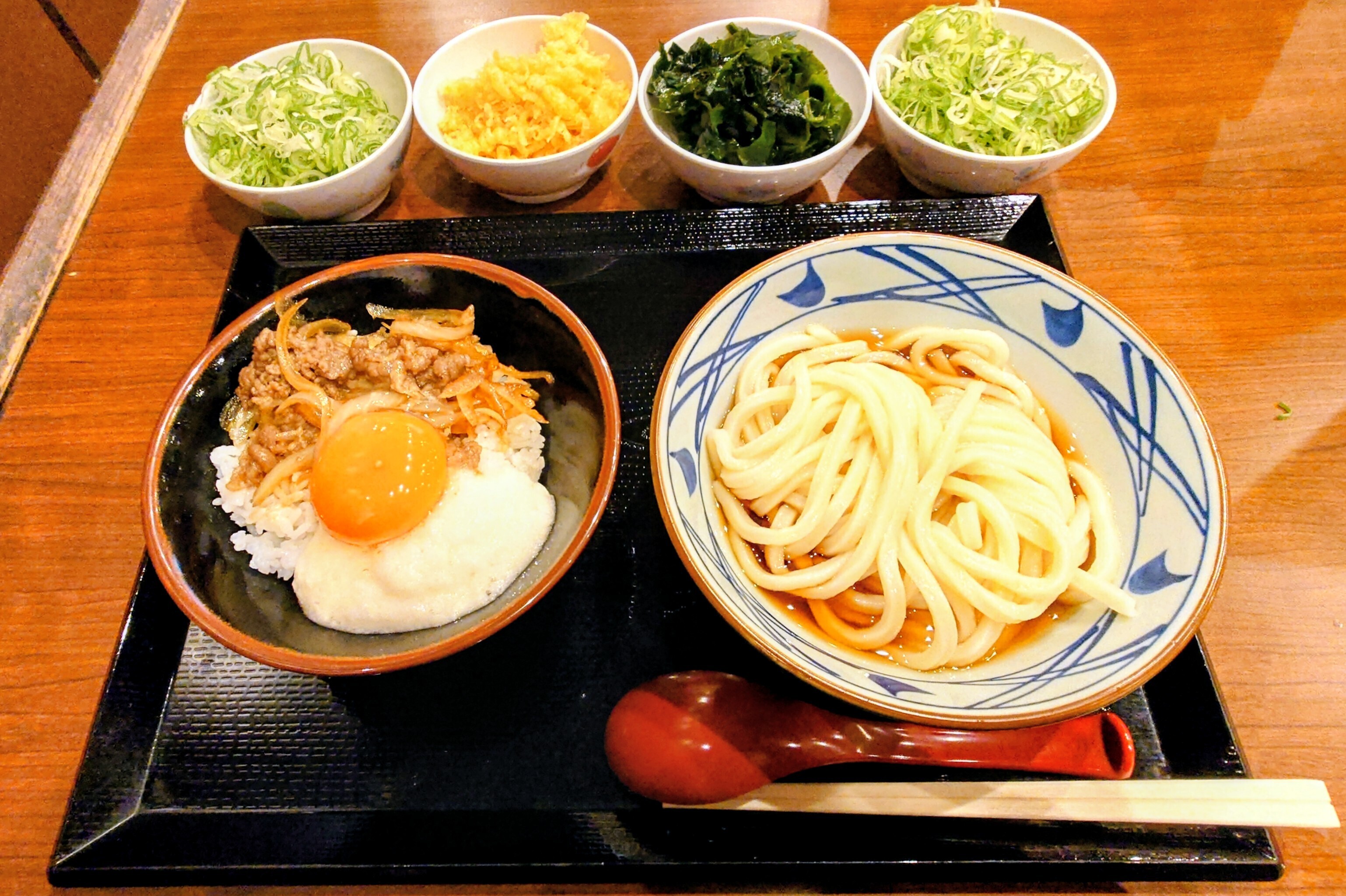 店舗限定牛とろ玉丼セット注文しました🥢 | 丸亀製麺Mochi-Mochiクラブ​