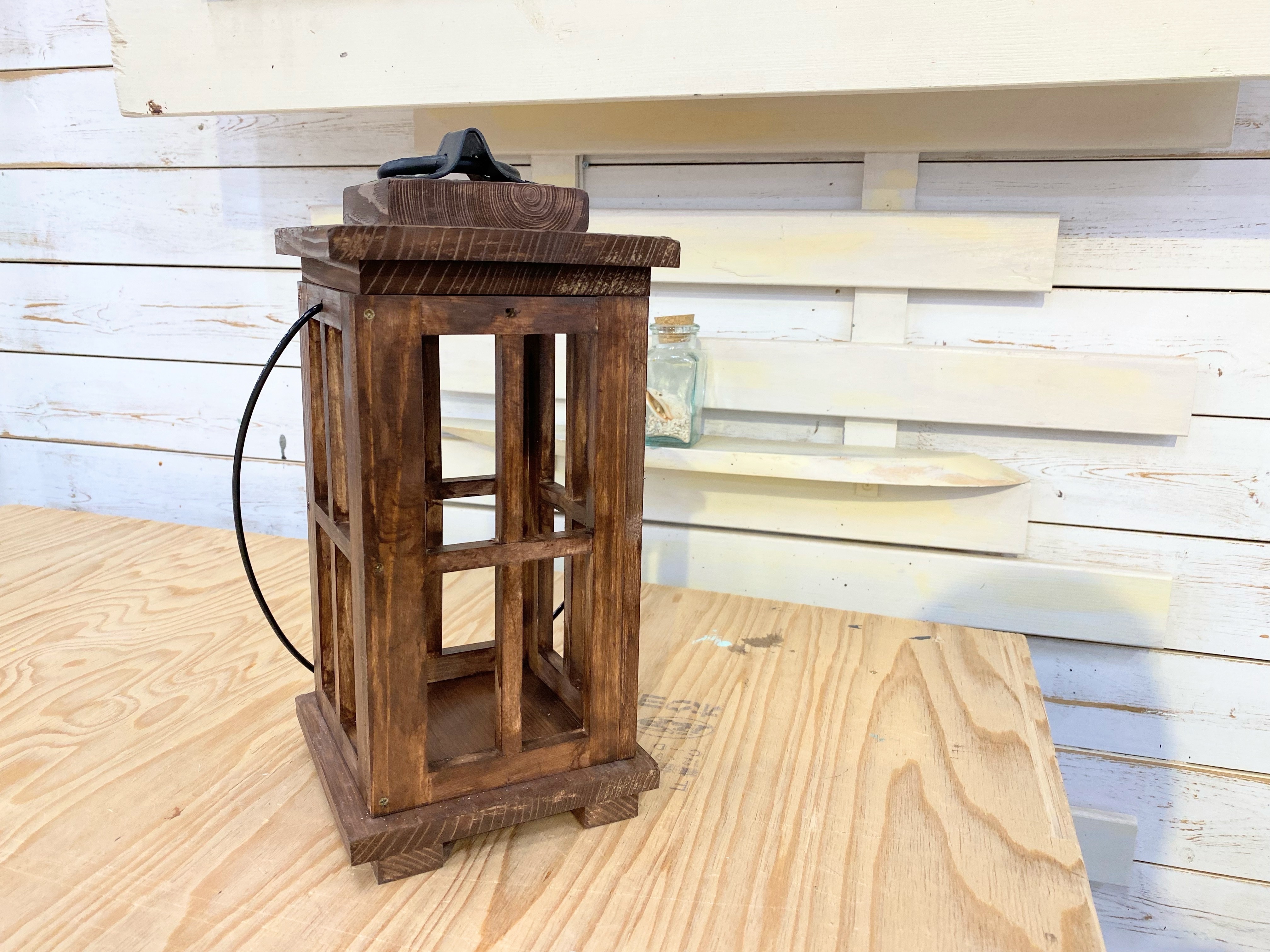 アンティーク調に仕上げるランタン風木製ケース | CAINZ DIY Square