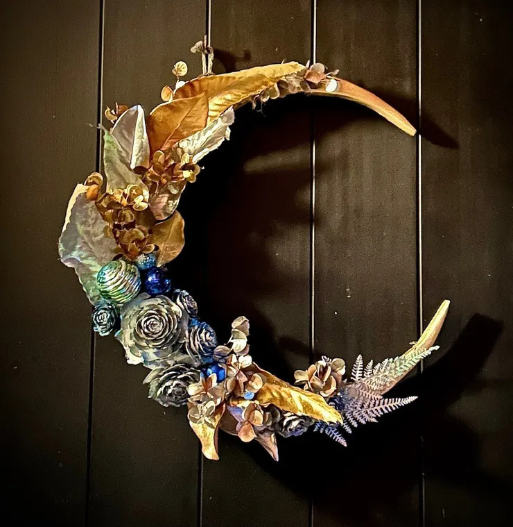 かまぼこ板で作る三日月リース①