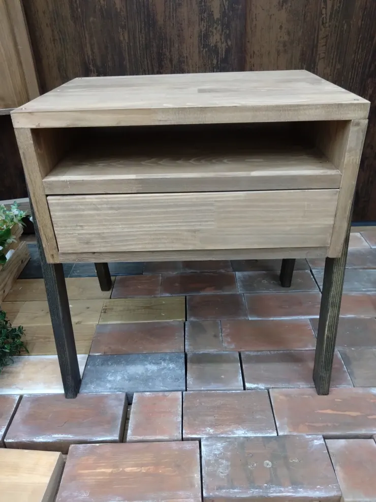 ナイトテーブル