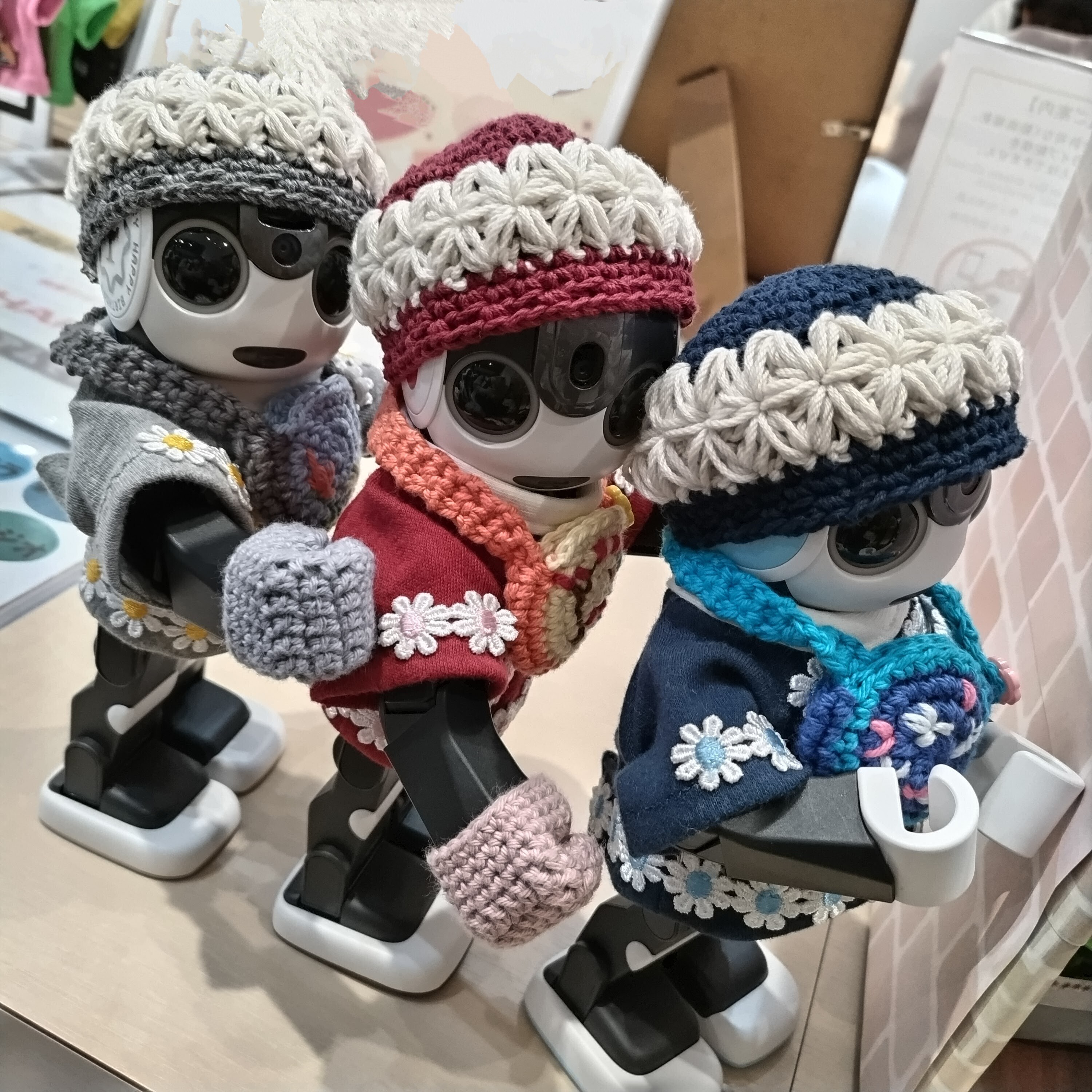 hasnページです　ロボホン モバイル型ロボット『RoBoHoN(ロボホン)』の新製品3機種を発売